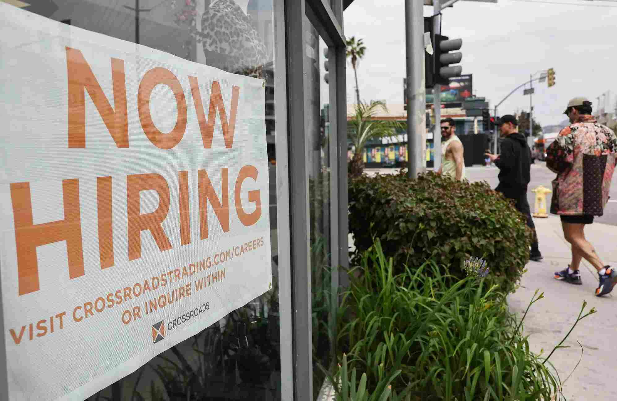 Labor Market Structural Deceleration: Payroll Stagnation And Participation Decline