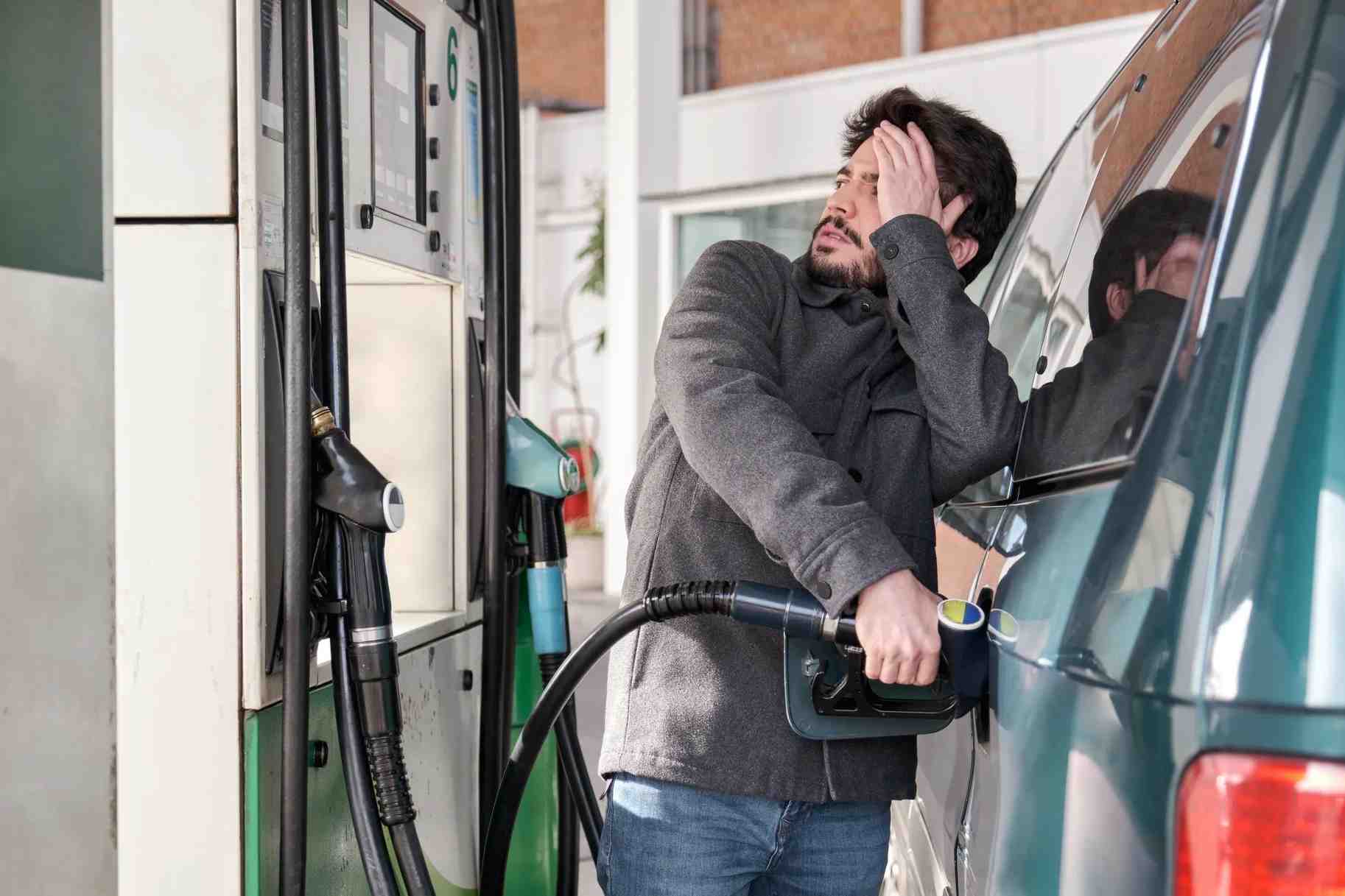 Rising Fuel Costs: How Gasoline Prices Squeeze American Household Budgets